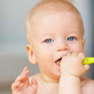 Efectos de chuparse el pulgar en la salud dental de los niños